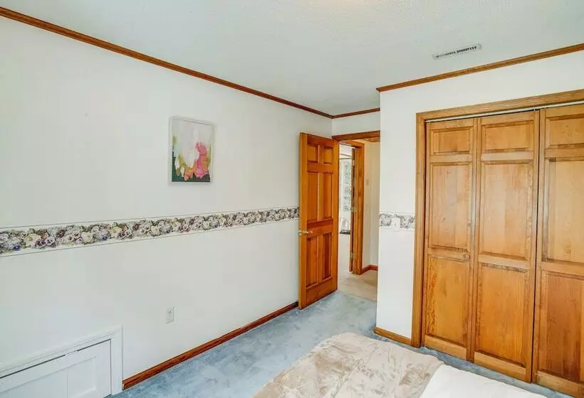 Bennington Home W/ Deck ~ 5 Mi To Bald Mountain!