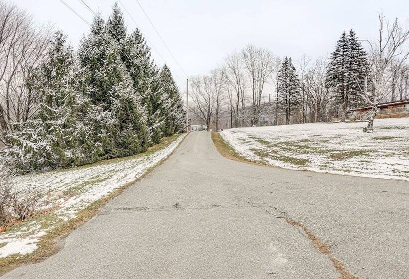 Bennington Home W/ Deck ~ 5 Mi To Bald Mountain!