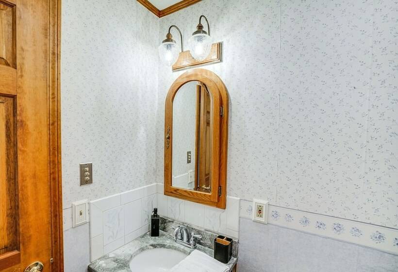 Bennington Home W/ Deck ~ 5 Mi To Bald Mountain!