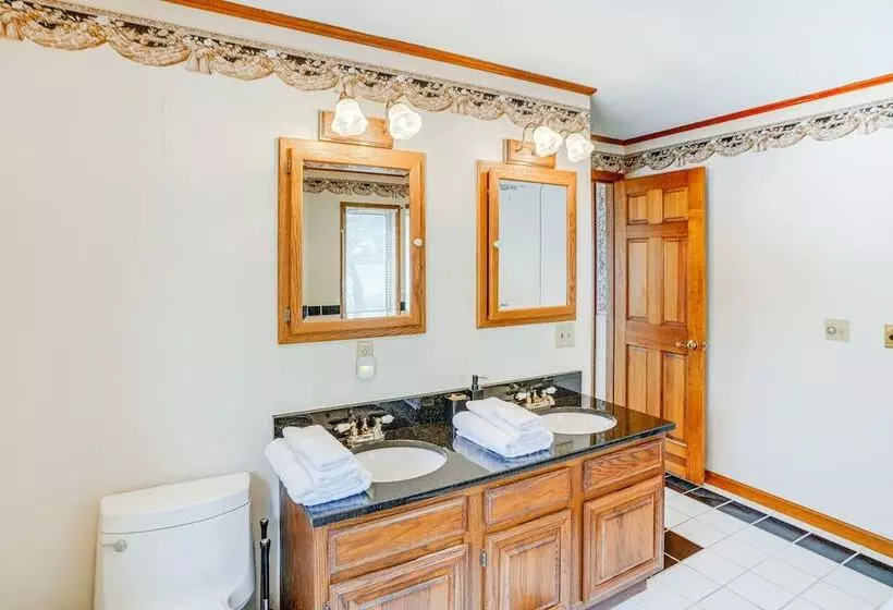 Bennington Home W/ Deck ~ 5 Mi To Bald Mountain!