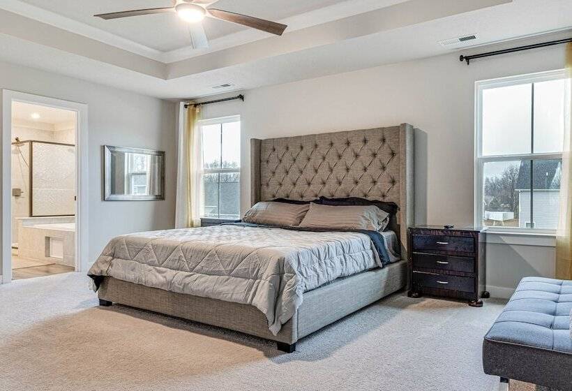 Bright Plainfield Home ~ 14 Mi To Indianapolis!