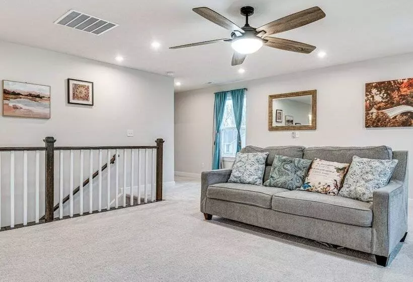 Bright Plainfield Home ~ 14 Mi To Indianapolis!