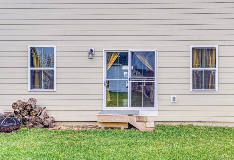 Bright Plainfield Home ~ 14 Mi To Indianapolis!