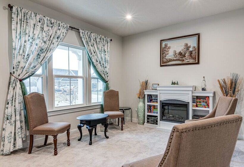 Bright Plainfield Home ~ 14 Mi To Indianapolis!