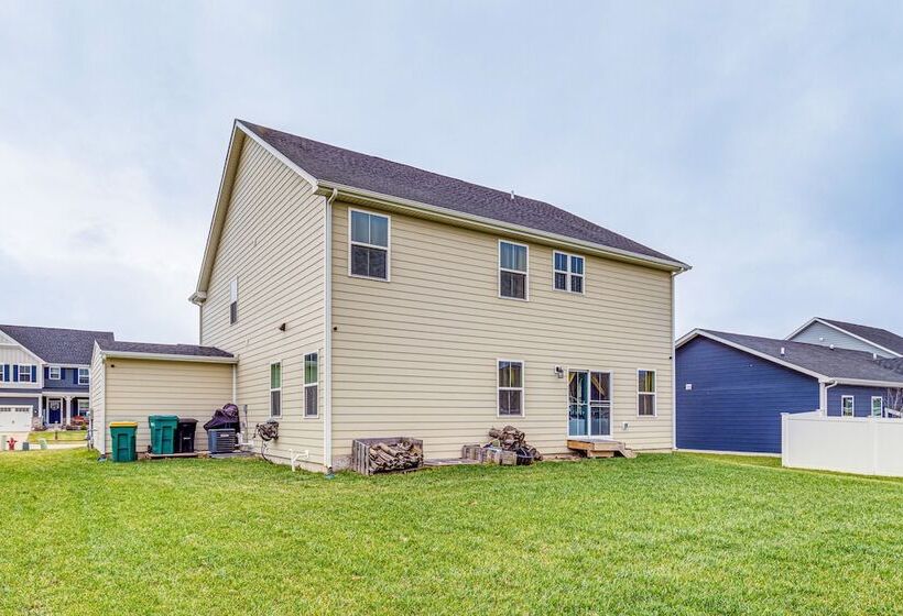 Bright Plainfield Home ~ 14 Mi To Indianapolis!