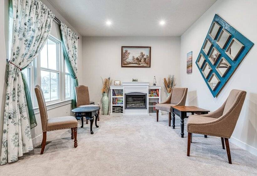 Bright Plainfield Home ~ 14 Mi To Indianapolis!