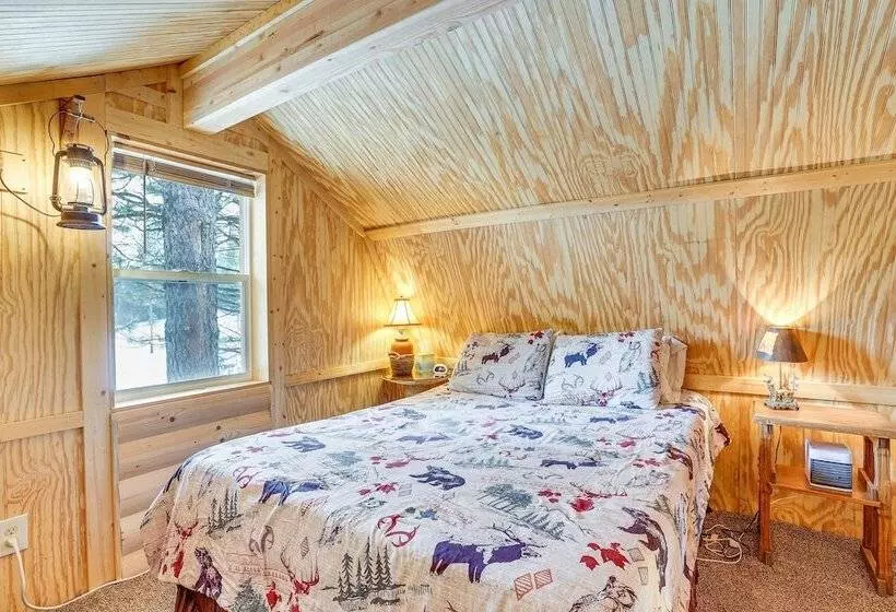 Bunkhouse Cabin In The Woods Of Cascade, Id