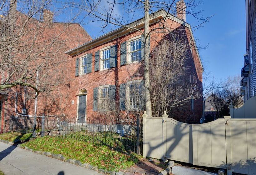 Central Lake Ontario Apartment, Walk To Town!