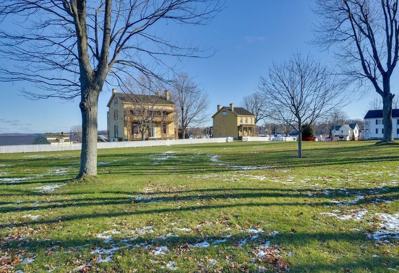 Central Lake Ontario Apartment, Walk To Town!