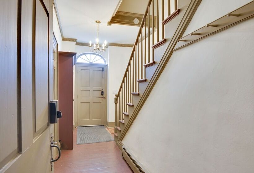 Central Lake Ontario Apartment, Walk To Town!