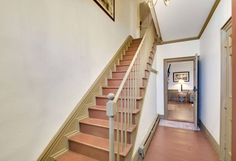 Central Lake Ontario Apartment, Walk To Town!