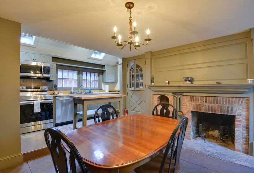 Central Lake Ontario Apartment, Walk To Town!