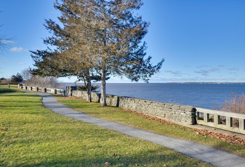 Central Lake Ontario Apartment, Walk To Town!