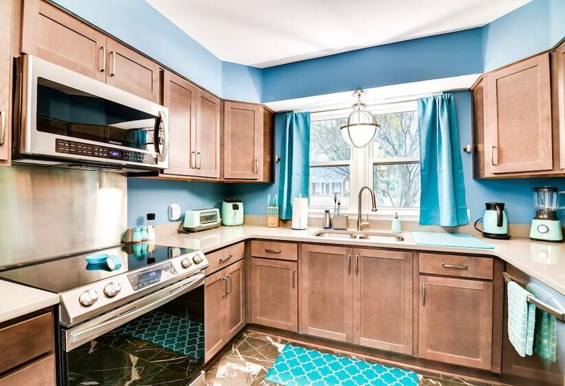 Central Memphis Home: Mcm Decor, Walk To Midtown!