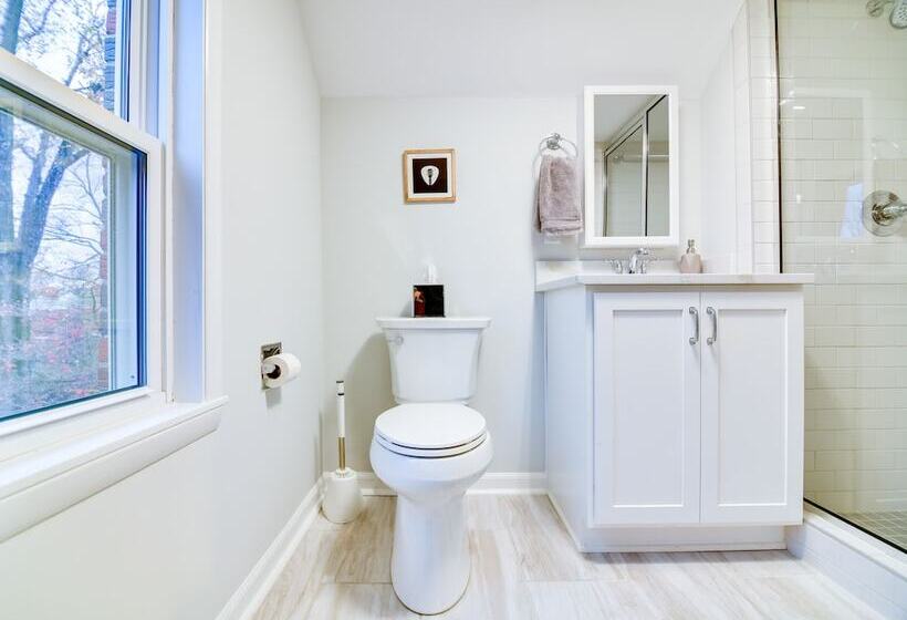 Central Memphis Home: Mcm Decor, Walk To Midtown!