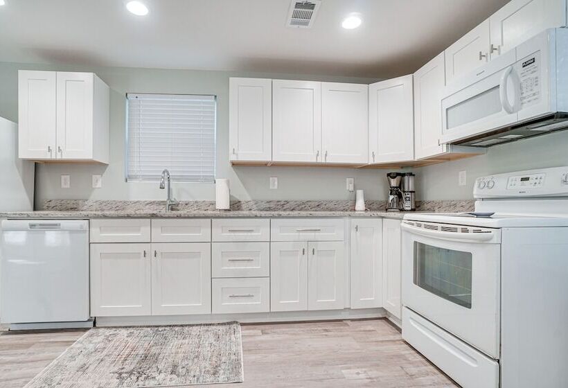 Cleveland Retreat W/ Patio: Yonah Mountain Views!