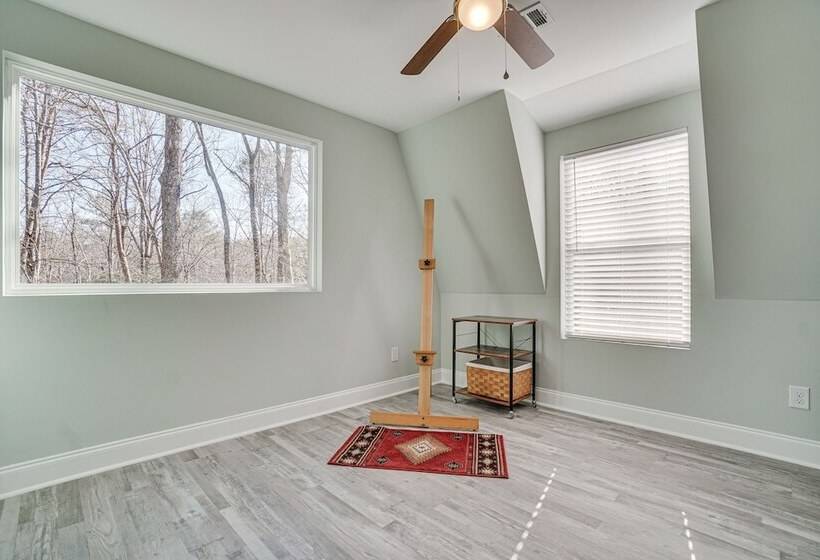 Cleveland Retreat W/ Patio: Yonah Mountain Views!