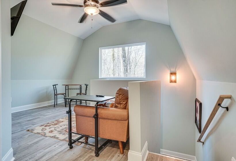 Cleveland Retreat W/ Patio: Yonah Mountain Views!