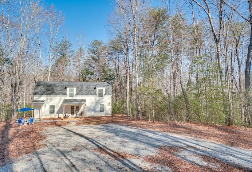 Cleveland Retreat W/ Patio: Yonah Mountain Views!