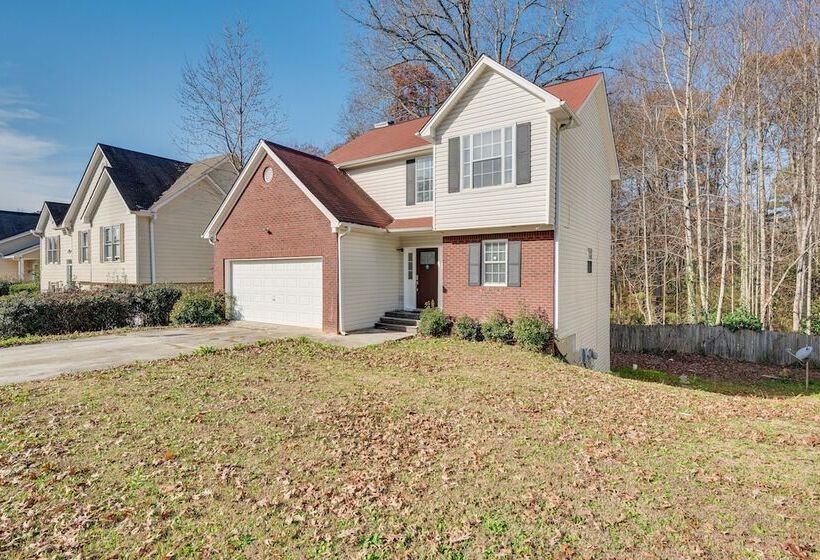 Modern College Park Home: 13 Mi To Dtwn Atlanta!
