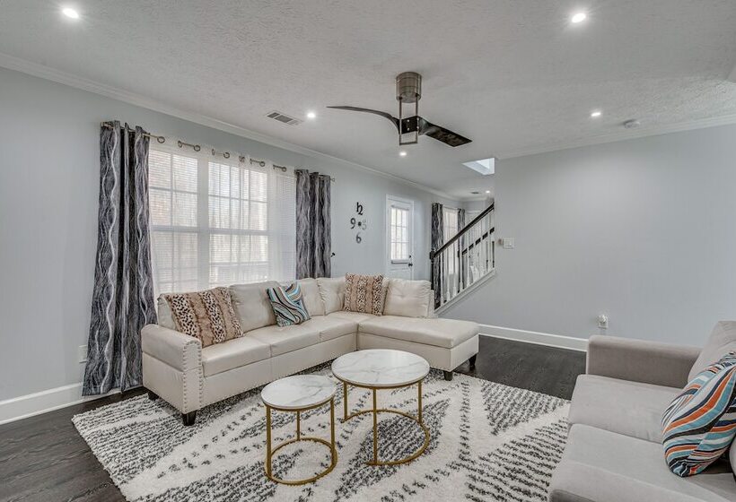 Modern College Park Home: 13 Mi To Dtwn Atlanta!