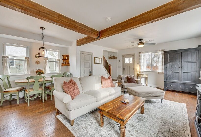 Colorado Springs Home: Balcony W/ Mountain Views!