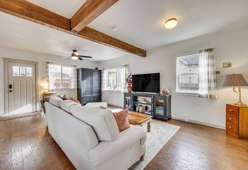 Colorado Springs Home: Balcony W/ Mountain Views!