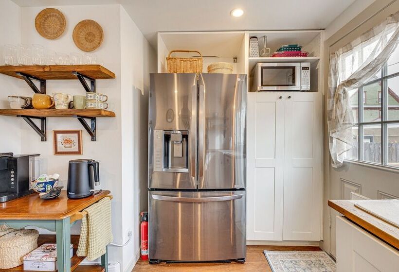 Colorado Springs Home: Balcony W/ Mountain Views!