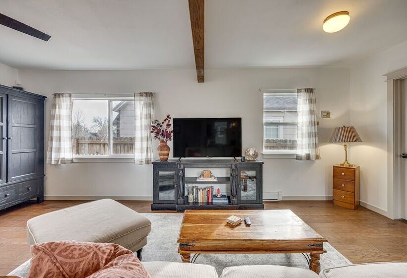 Colorado Springs Home: Balcony W/ Mountain Views!