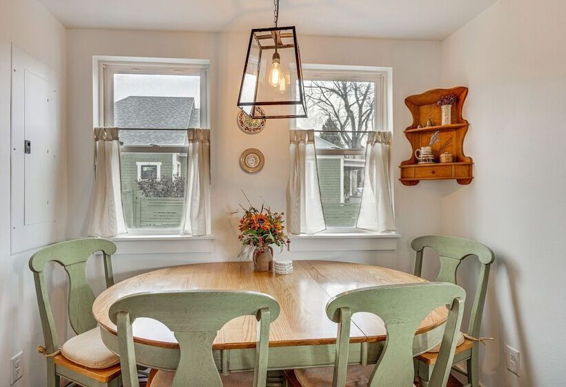 Colorado Springs Home: Balcony W/ Mountain Views!