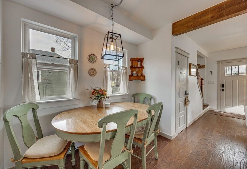 Colorado Springs Home: Balcony W/ Mountain Views!