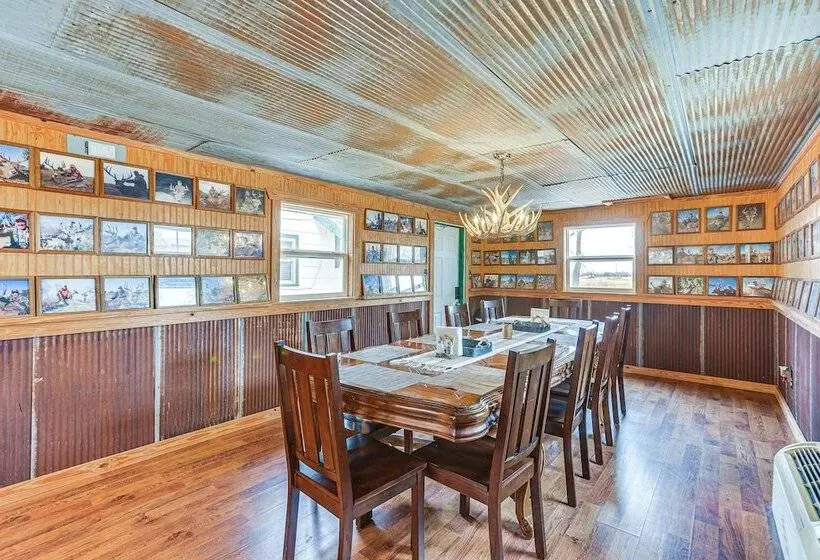 Comanche County Home Near Hunting & Fishing!