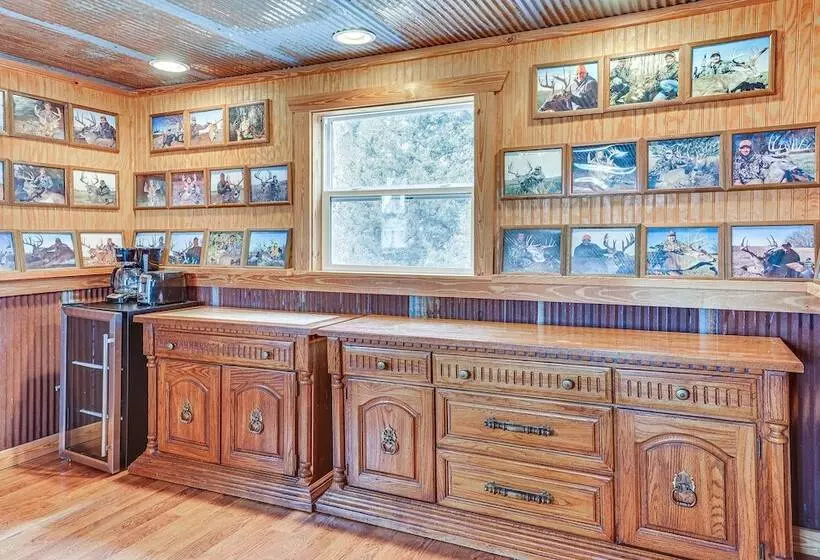 Comanche County Home Near Hunting & Fishing!