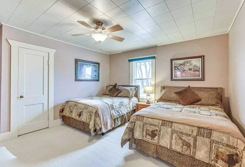 Comanche County Home Near Hunting & Fishing!