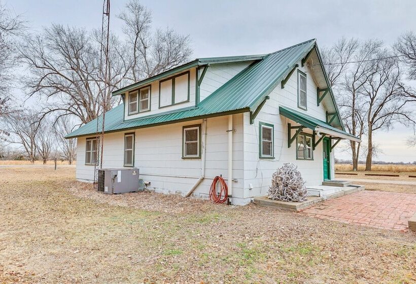 Comanche County Home Near Hunting & Fishing!
