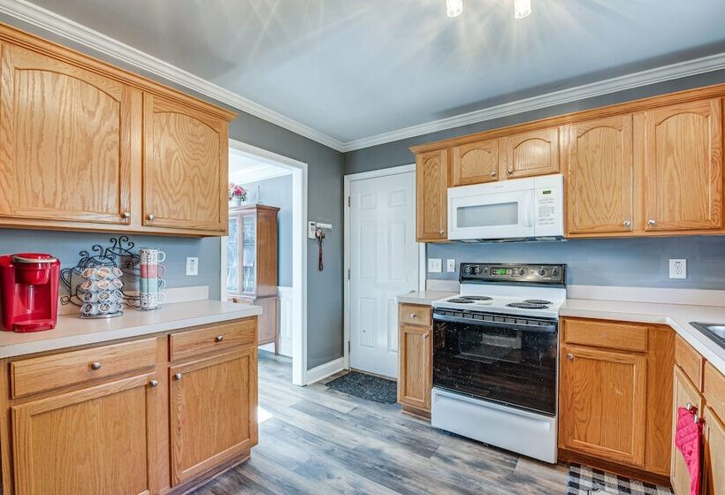 Cozy Georgia Retreat W/ Patio, Grill & Pool Access