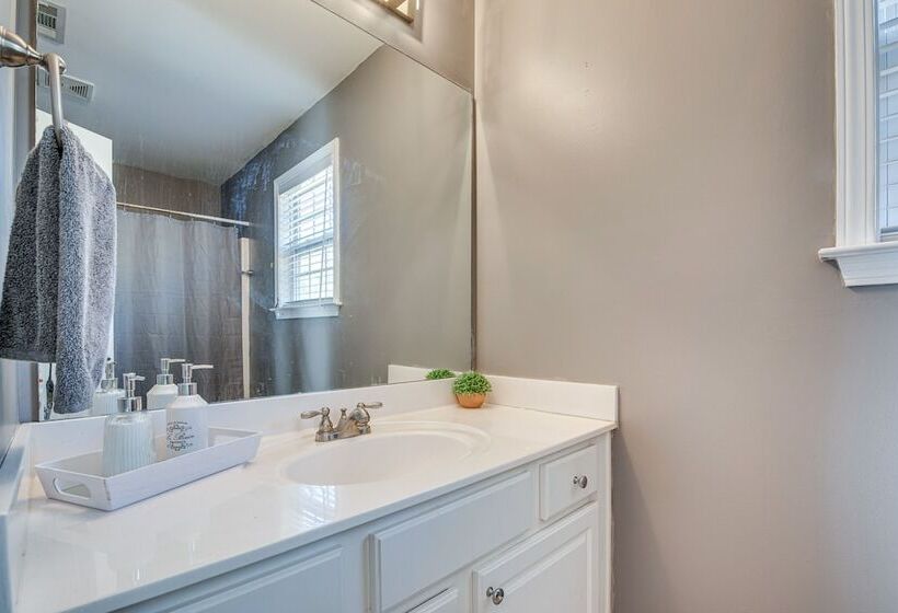 Cozy Georgia Retreat W/ Patio, Grill & Pool Access