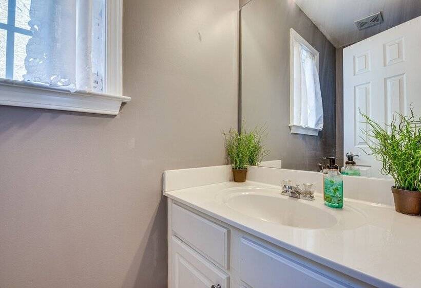 Cozy Georgia Retreat W/ Patio, Grill & Pool Access