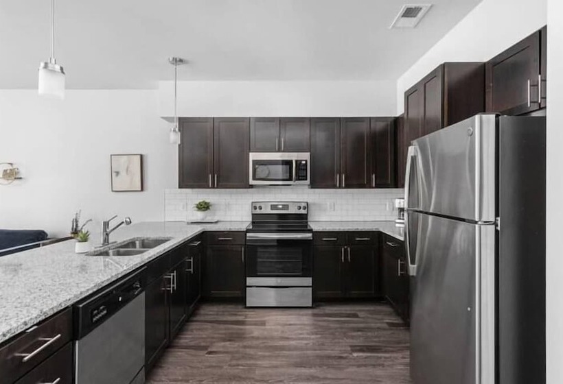 Cozysuites Nora 3br Near Fashion Mall