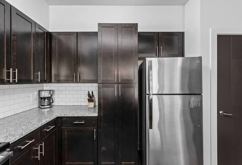 Cozysuites Nora 3br Near Fashion Mall