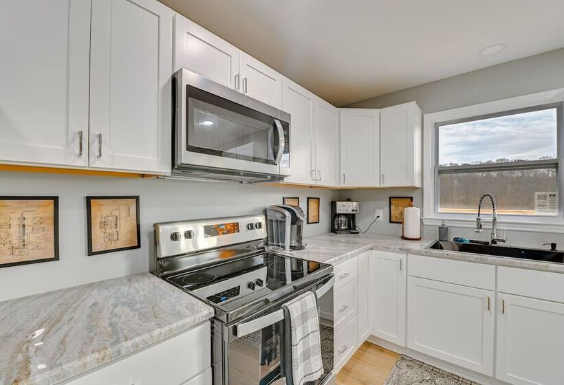 Danville Herrington Lake Retreat W/ Deck & Hot Tub