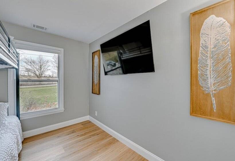 Danville Herrington Lake Retreat W/ Deck & Hot Tub