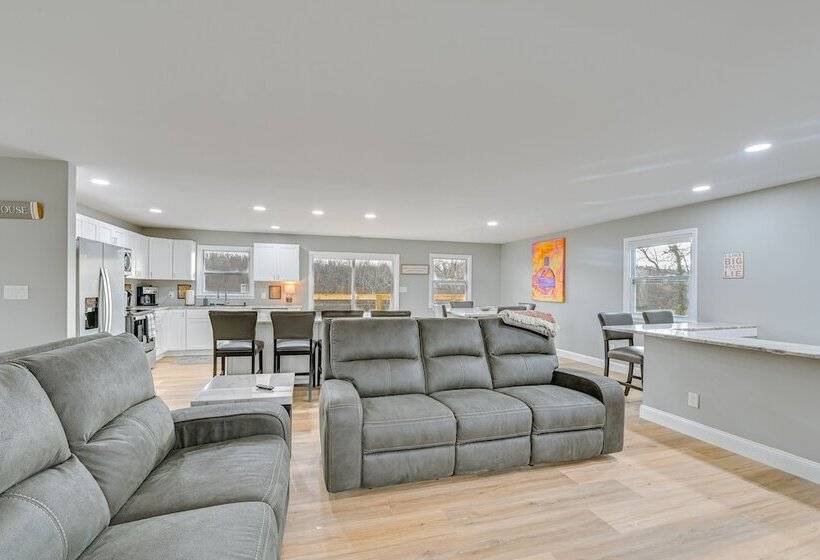 Danville Herrington Lake Retreat W/ Deck & Hot Tub