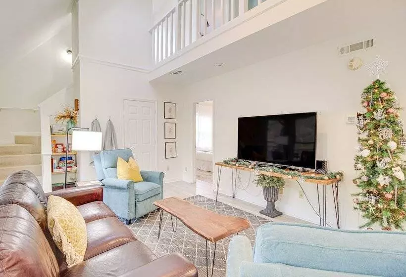 Dog Friendly Home Near Carters Lake W/ Amenities