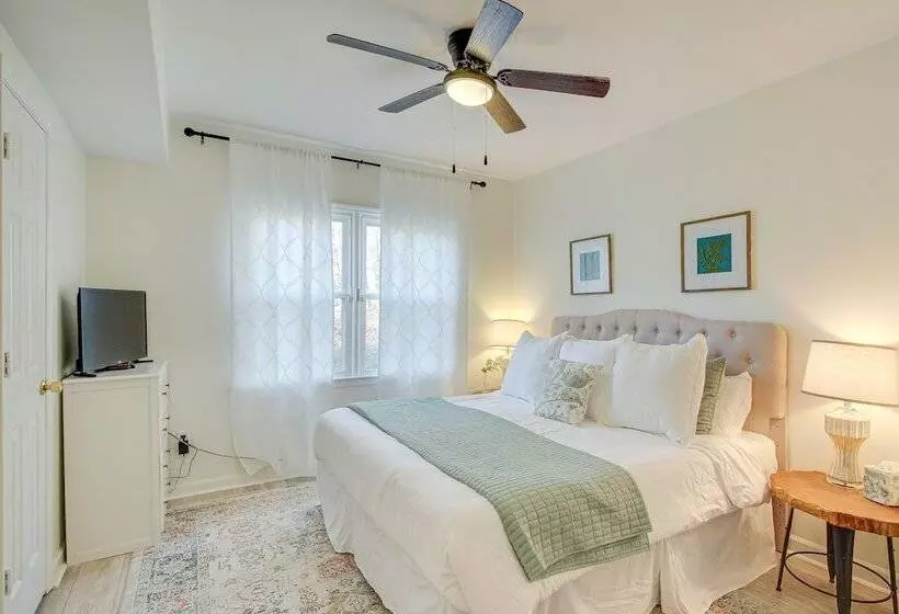 Dog Friendly Home Near Carters Lake W/ Amenities