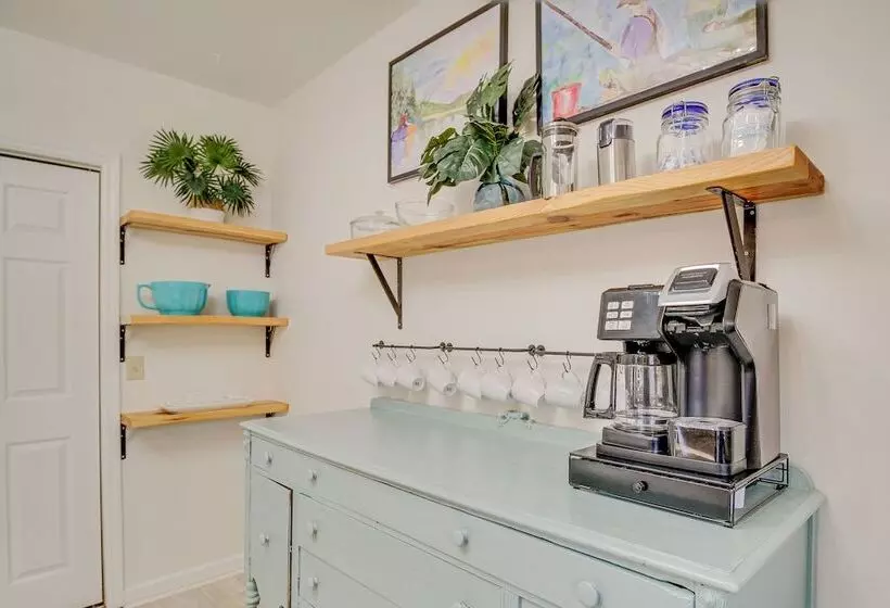 Dog Friendly Home Near Carters Lake W/ Amenities