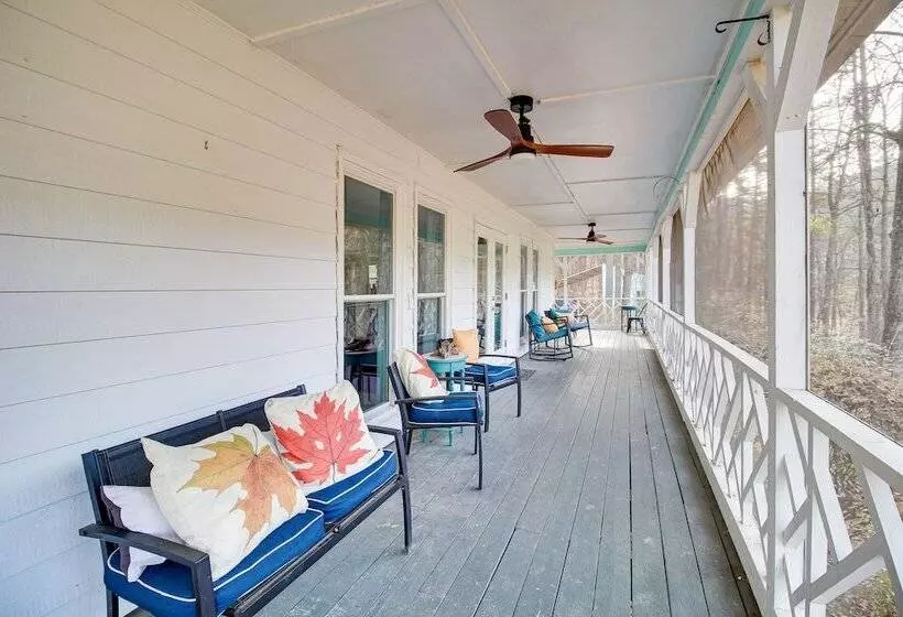Dog Friendly Home Near Carters Lake W/ Amenities