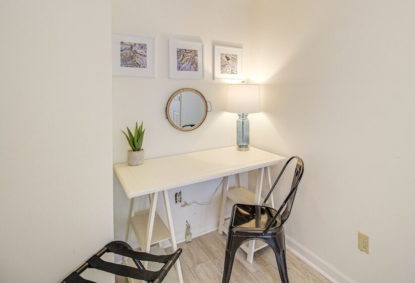 Dog Friendly Home Near Carters Lake W/ Amenities