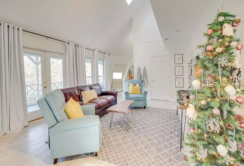Dog Friendly Home Near Carters Lake W/ Amenities
