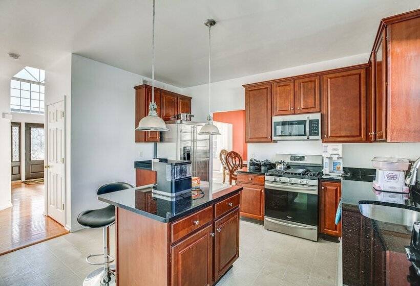 Egg Harbor Township Home: 11 Mi To Boardwalks!